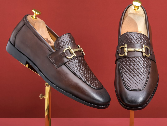 <h2><strong>Step Into Comfort and Style</strong></h2>